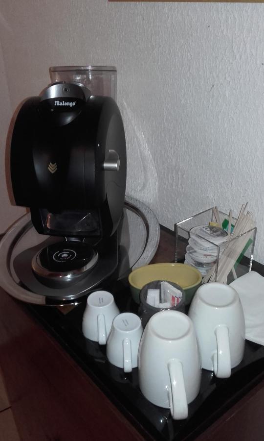 Chez Yvette , C'Est Chouette!! Bed & Breakfast Каркасон Екстериор снимка